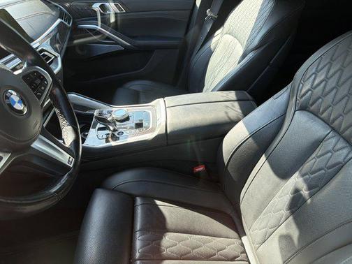 2022 BMW X6 M50i