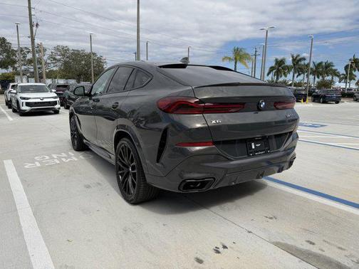2022 BMW X6 M50i