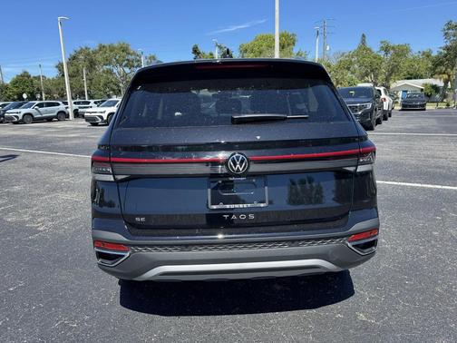 2025 Volkswagen Taos 1.5T SE