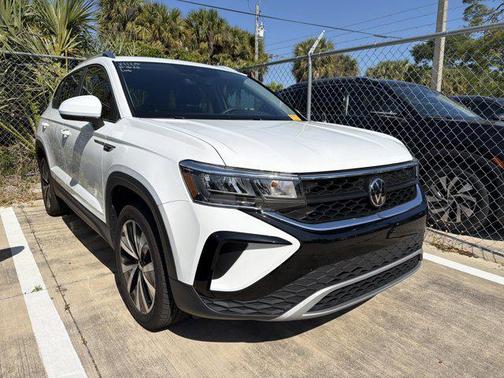 Pure White 2023 Volkswagen Taos 1.5T SE