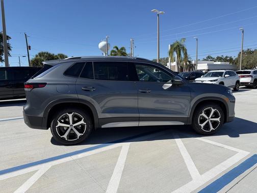 2025 Volkswagen Tiguan 2.0T SE