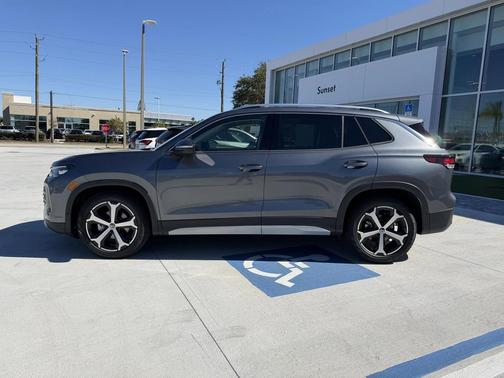 2025 Volkswagen Tiguan 2.0T SE