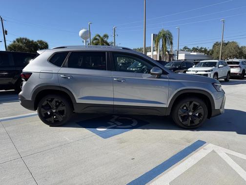 2025 Volkswagen Taos 1.5T SE