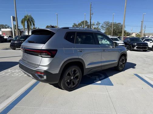 2025 Volkswagen Taos 1.5T SE