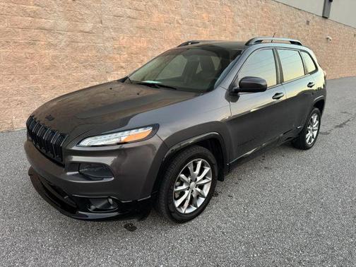 Gray 2018 Jeep Cherokee Latitude