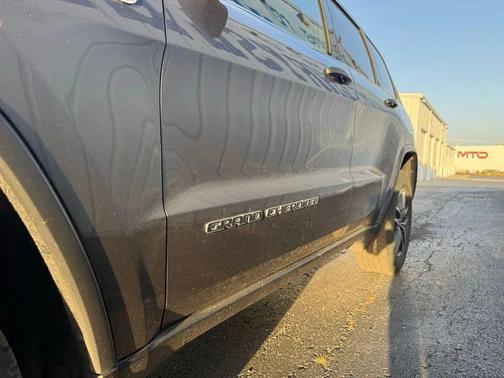 2020 Jeep Grand Cherokee Laredo