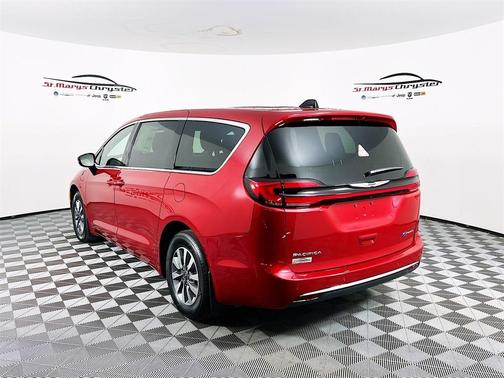 2025 Chrysler Pacifica Hybrid Select