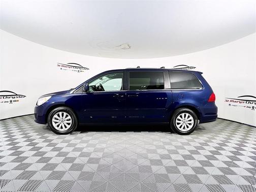 2013 Volkswagen Routan SE