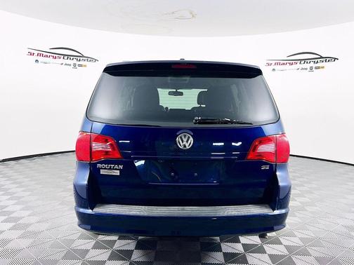2013 Volkswagen Routan SE