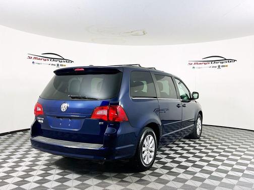 2013 Volkswagen Routan SE