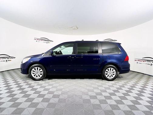 2013 Volkswagen Routan SE