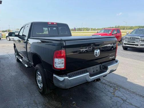 2022 RAM 2500 Tradesman Crew Cab 4x4 6'4' Box