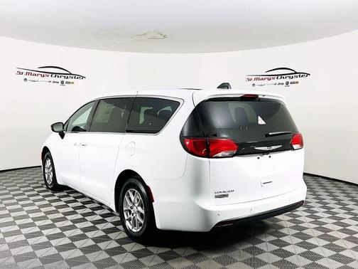 2026 Chrysler Voyager LX