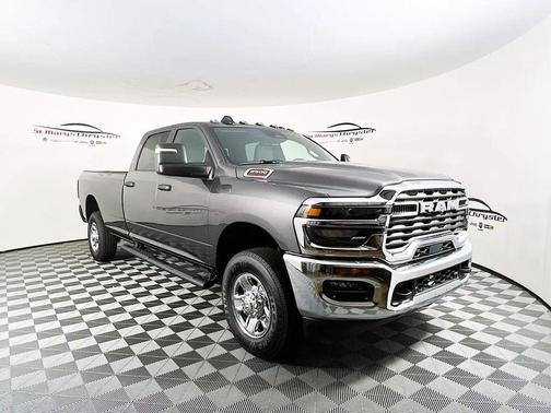 2025 RAM 2500 Tradesman Crew Cab 4x4 8' Box