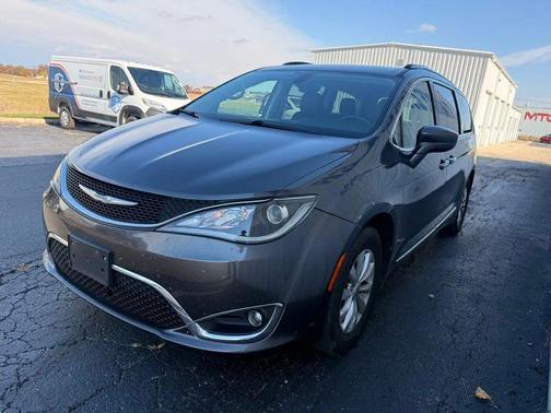 2018 Chrysler Pacifica Touring-L
