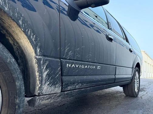 2011 Lincoln Navigator Base