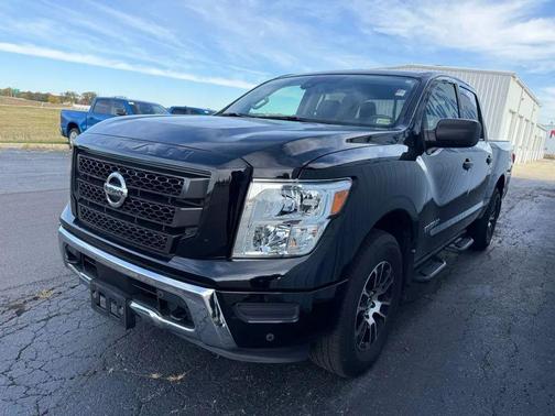 2022 Nissan Titan SV