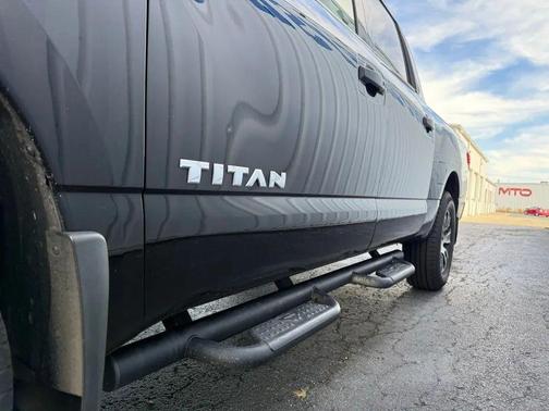 2022 Nissan Titan SV
