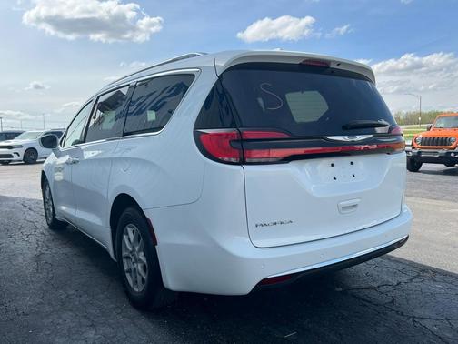 2021 Chrysler Pacifica Touring-L