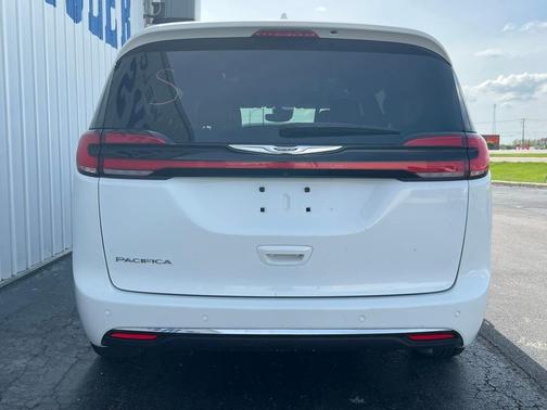 2021 Chrysler Pacifica Touring-L