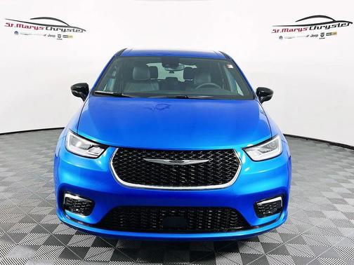 2026 Chrysler Pacifica L