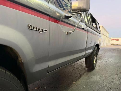 1986 Ford Pickup Truck Base