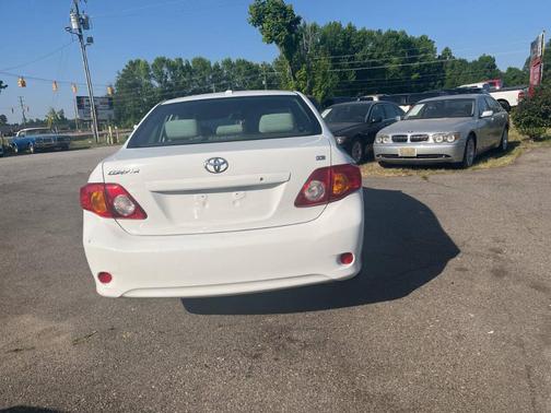 White 2009 Toyota Corolla