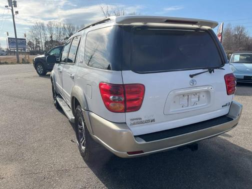 White 2004 Toyota Sequoia SR5