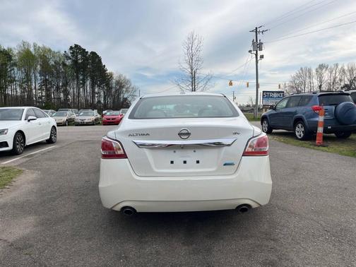 Pearl White 2013 Nissan Altima 2.5 SV