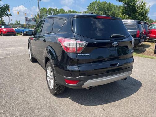Black 2017 Ford Escape SE