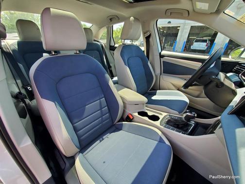 Opal White Pearl 2025 Volkswagen Jetta 1.5T SE