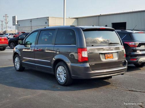 2016 Chrysler Town & Country Limited
