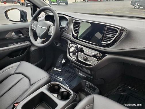 2025 Chrysler Pacifica L