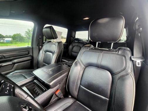 Bright White Clearcoat 2022 RAM 1500 Limited