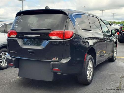 2025 Chrysler Voyager LX