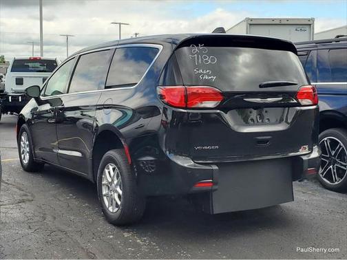 2025 Chrysler Voyager LX