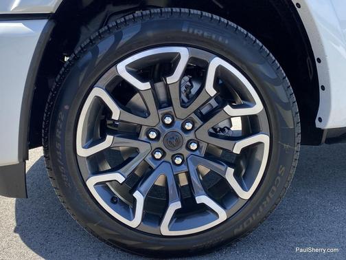 Ivory White Tri-Coat Pearlcoat 2026 RAM 1500 Limited