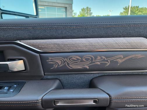 Diamond Black Crystal Pearlcoat 2026 RAM 3500 Longhorn