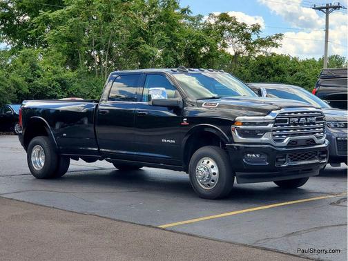 Diamond Black Crystal Pearlcoat 2026 RAM 3500 Longhorn
