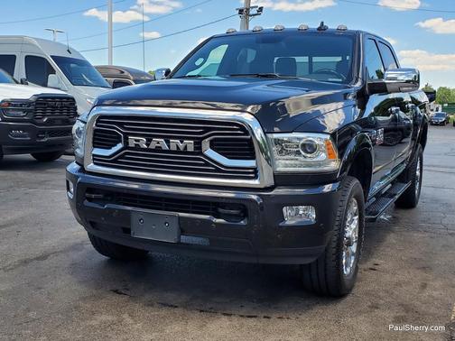 Brilliant Black Crystal Pearlcoat 2018 RAM 2500 Limited Crew Cab 4x4 6'4' Box