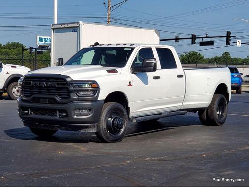 2025 RAM 3500 Tradesman Crew Cab 4x4 8' Box