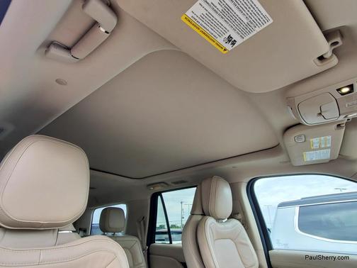 White Platinum Metallic Tri-Coat 2019 Lincoln Navigator Reserve