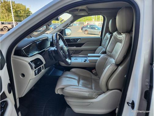 White Platinum Metallic Tri-Coat 2019 Lincoln Navigator Reserve