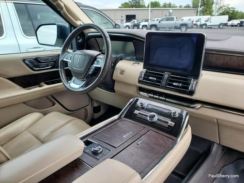 White Platinum Metallic Tri-Coat 2019 Lincoln Navigator Reserve