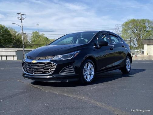 Black 2019 Chevrolet Cruze LT