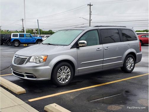 Billet Silver Metallic Clearcoat 2016 Chrysler Town & Country Touring-L