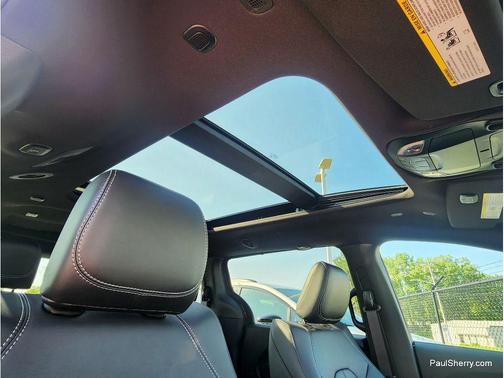 Diamond Black Crystal Pearlcoat 2027 Chrysler Pacifica L