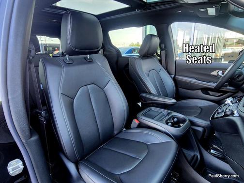 Diamond Black Crystal Pearlcoat 2027 Chrysler Pacifica L