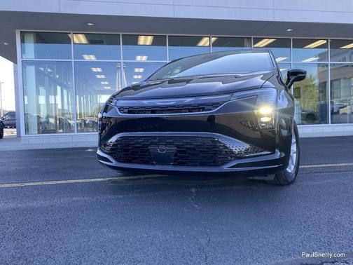 Diamond Black Crystal Pearlcoat 2027 Chrysler Pacifica L