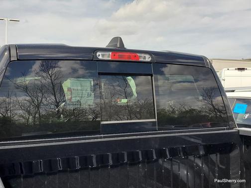 Diamond Black Crystal Pearlcoat 2026 RAM 1500 Laramie